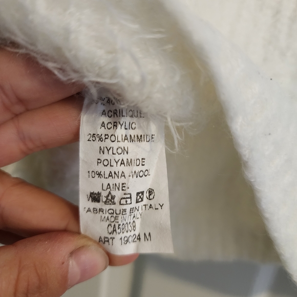 Forever 21 Soft White V-Neck Sweater - Picture 3 of 3